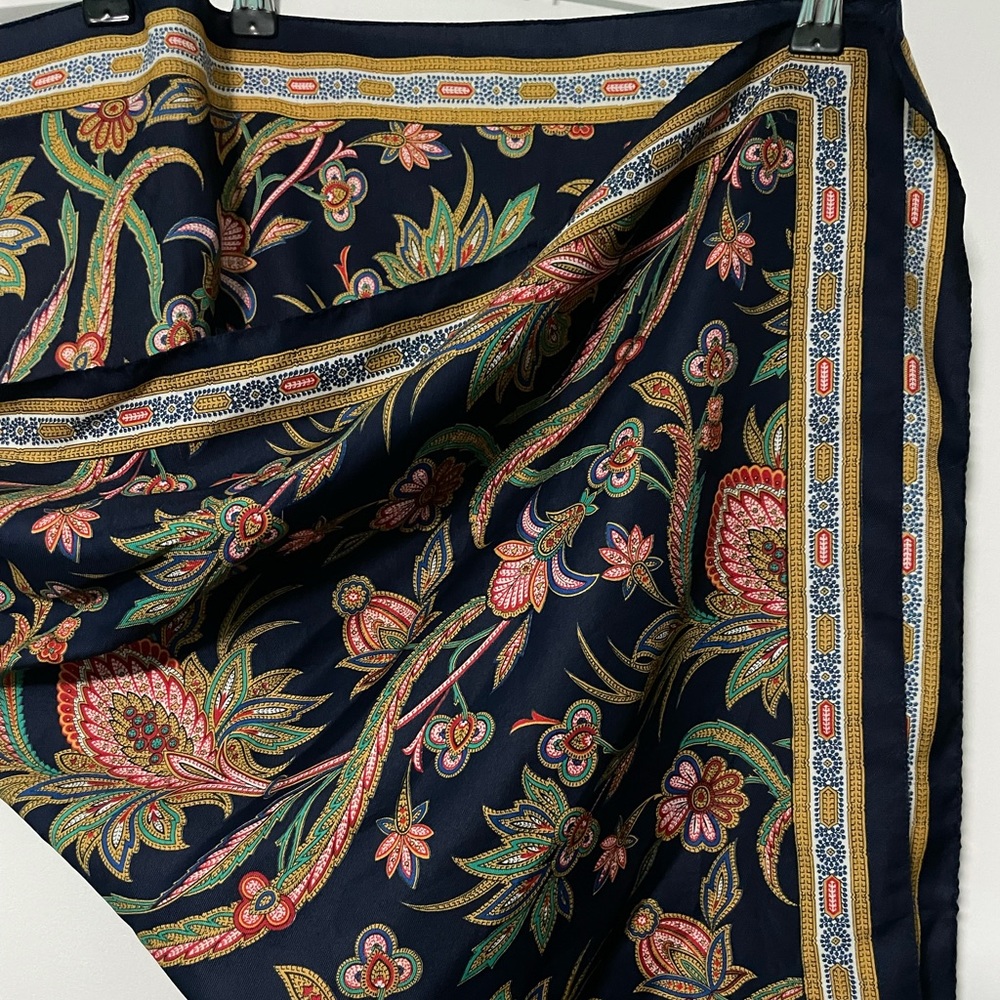 Vintage square scarf - Picture 5 of 5